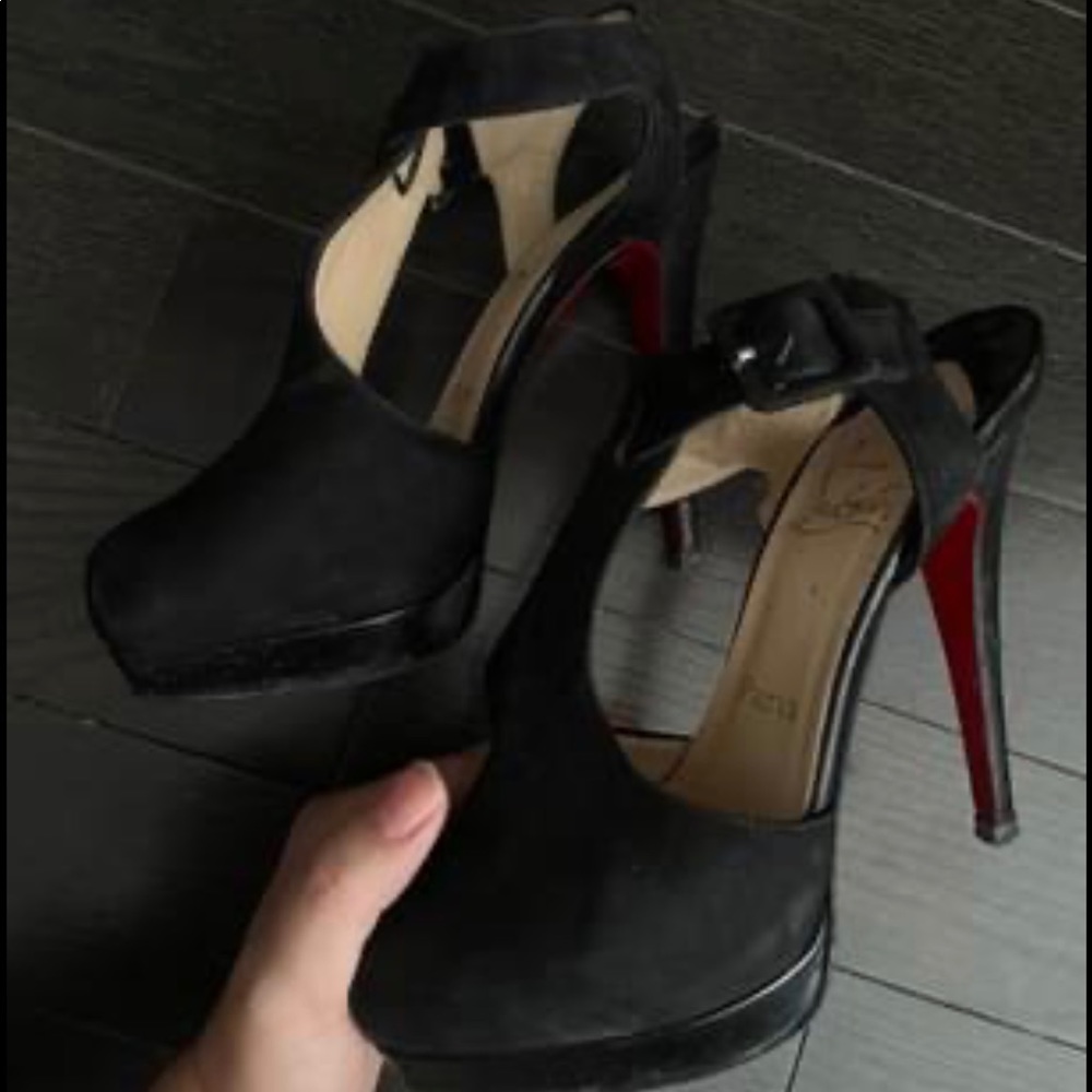 Christian Louboutin black suede woman’s shoes heels Fall 7-7.5